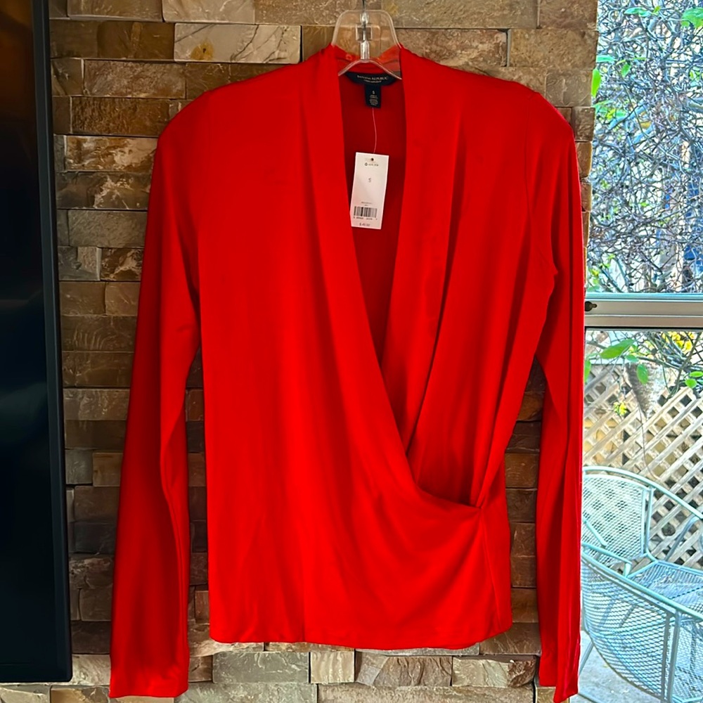 Banana Republic Thread-soft collection. Size S. Rich orange, crossbody, Vneck